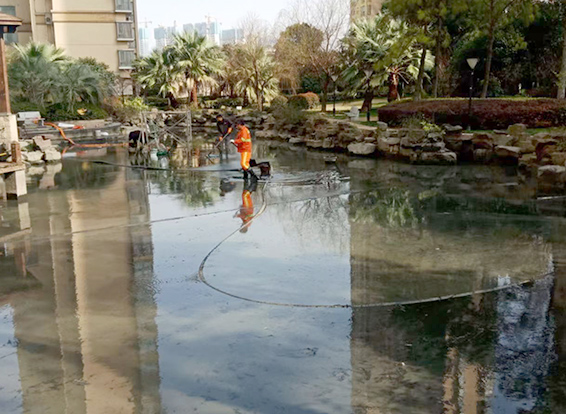 万源景观池淤泥清理